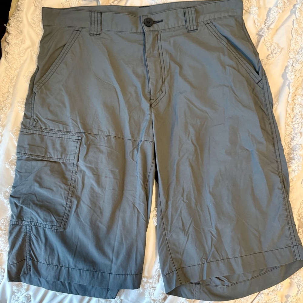 Columbia Men's Slate Omni-Shade Cargo Shorts 32W 11L